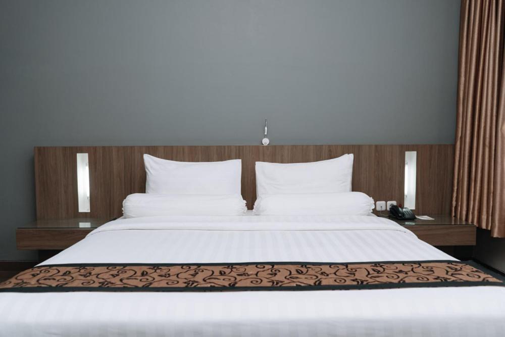 Anugrah Hotel Сукабуми Экстерьер фото