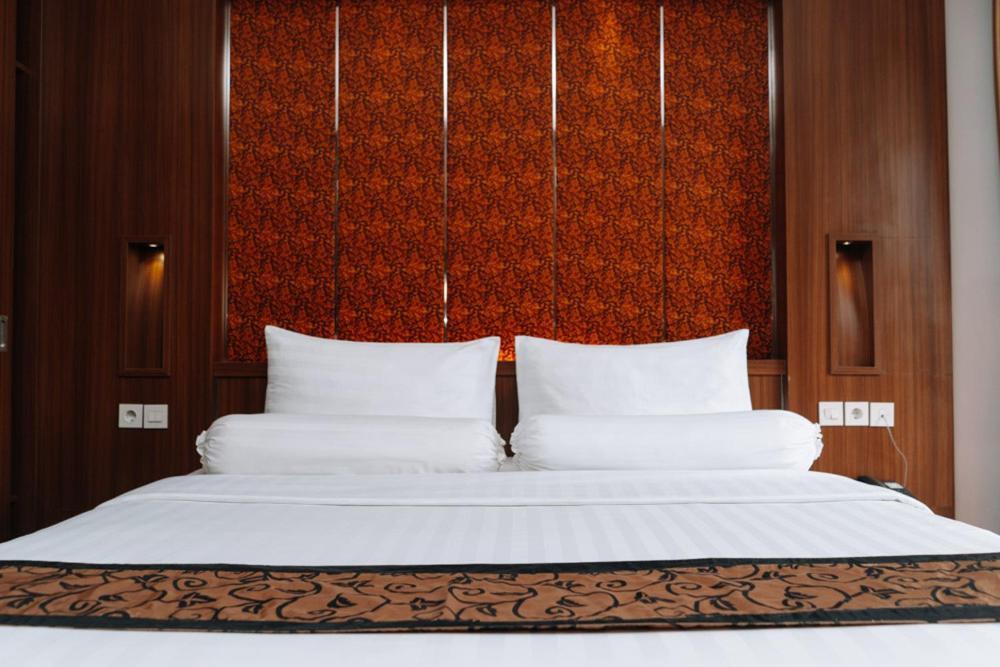 Anugrah Hotel Сукабуми Экстерьер фото