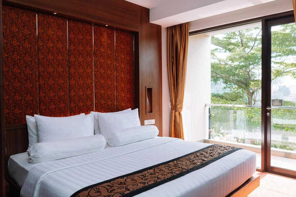 Anugrah Hotel Сукабуми Экстерьер фото