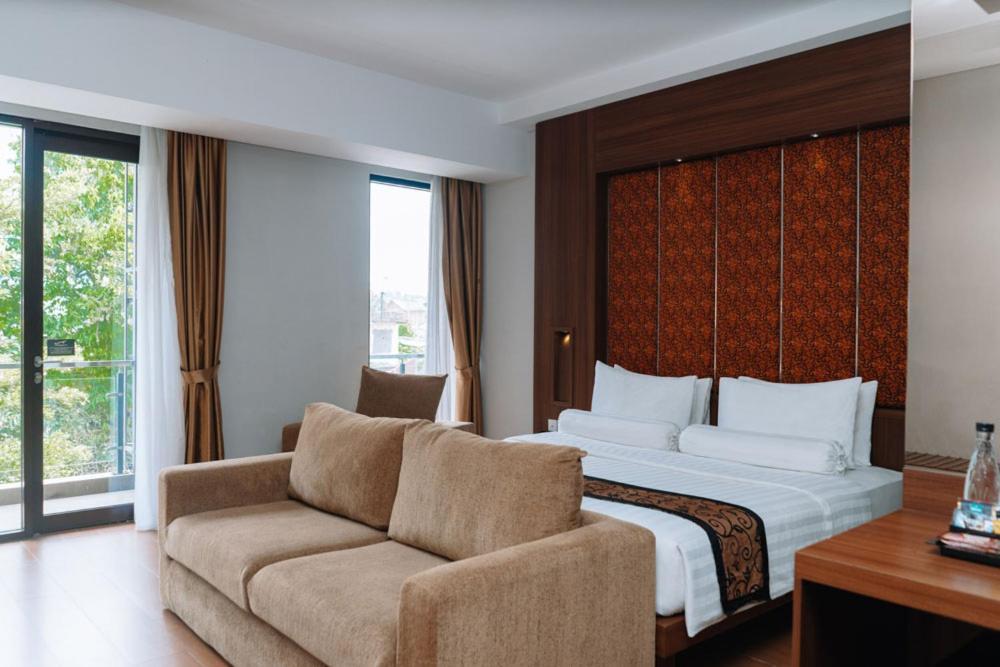 Anugrah Hotel Сукабуми Экстерьер фото