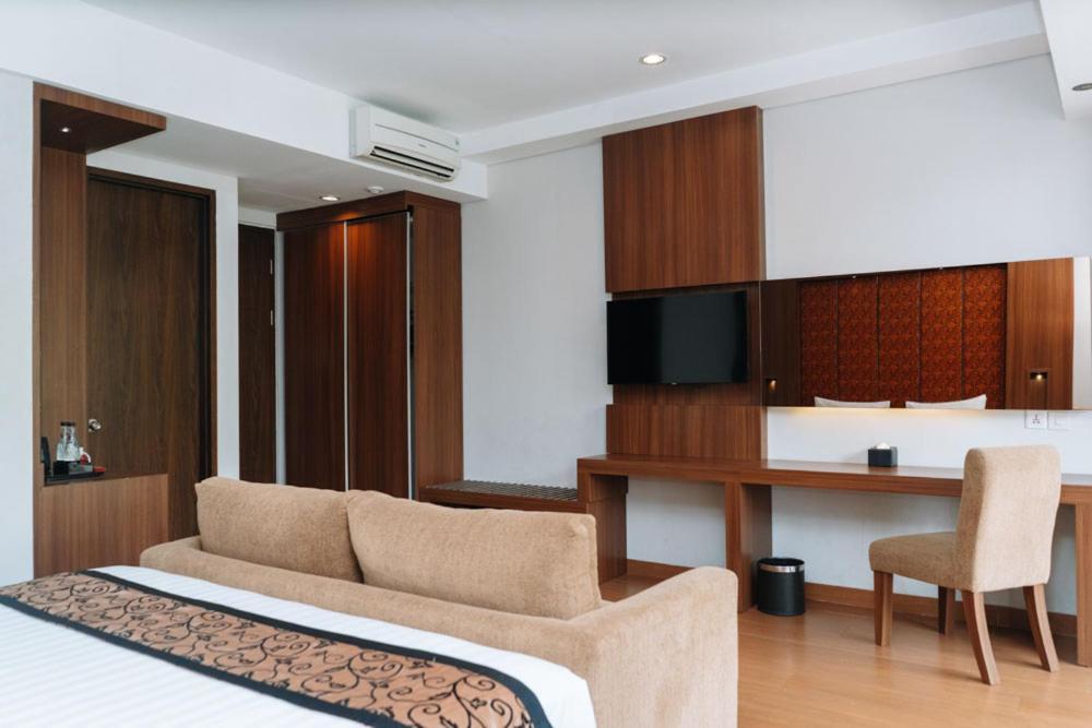 Anugrah Hotel Сукабуми Экстерьер фото
