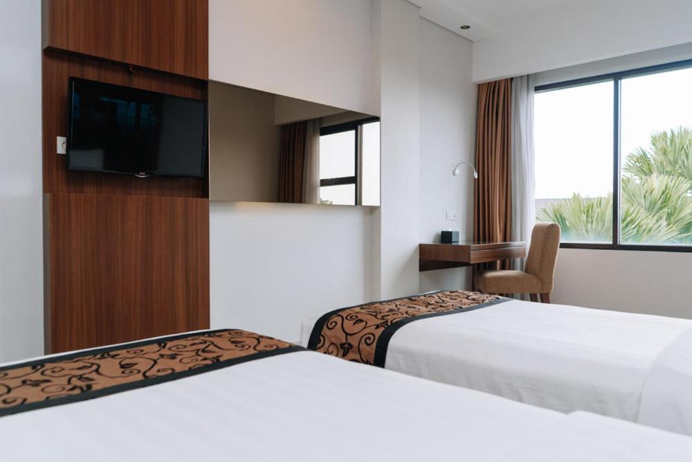 Anugrah Hotel Сукабуми Экстерьер фото