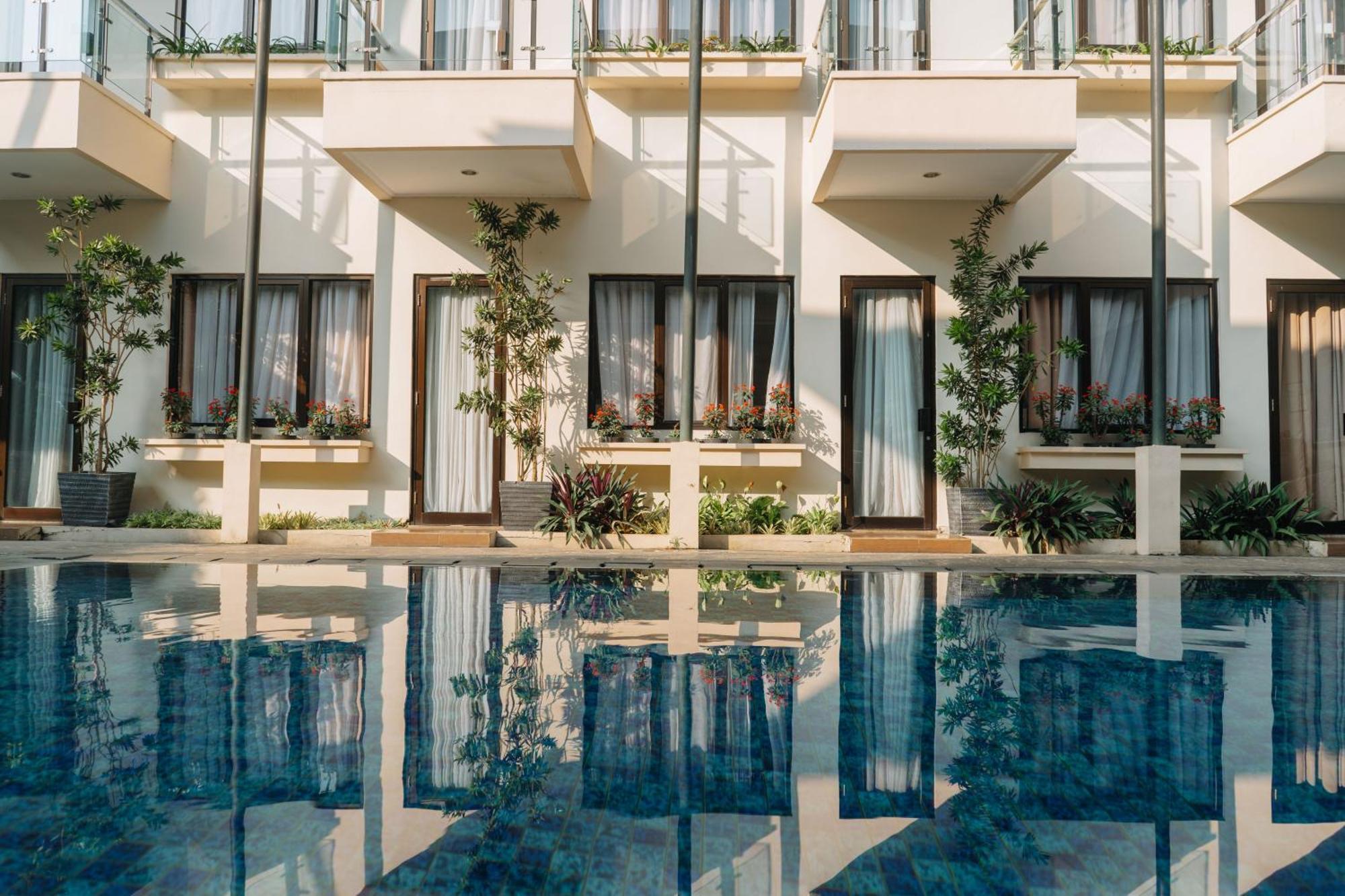 Anugrah Hotel Сукабуми Экстерьер фото