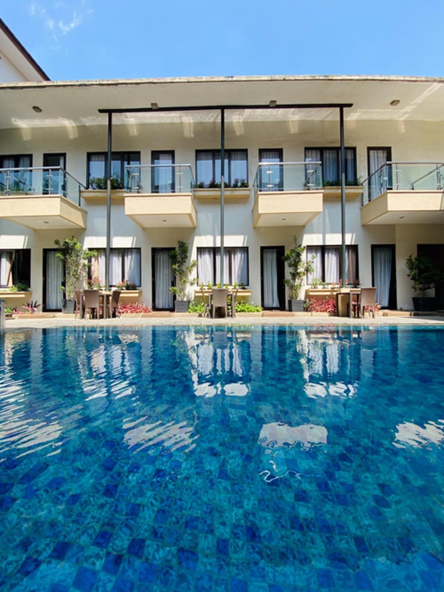 Anugrah Hotel Сукабуми Экстерьер фото